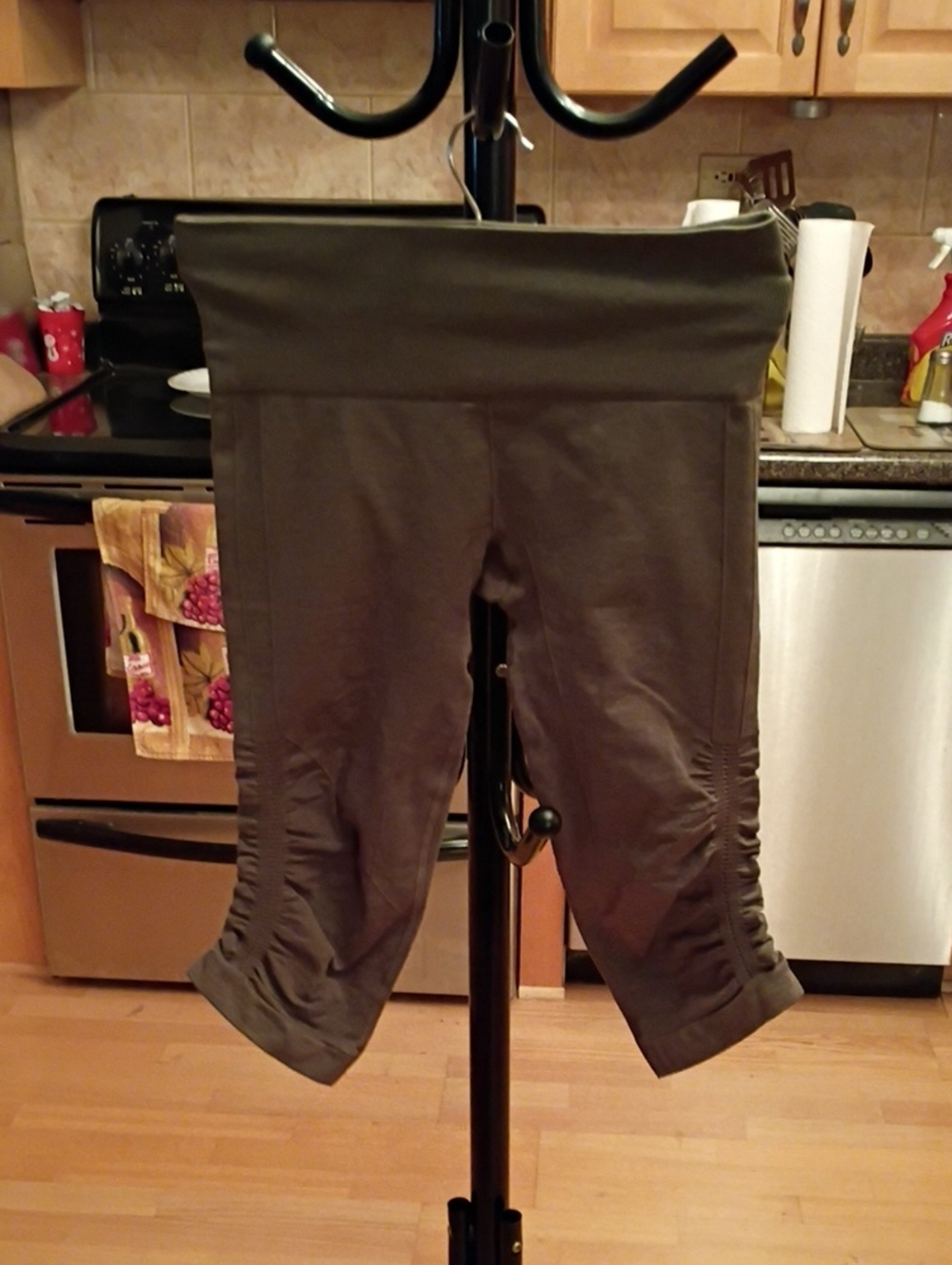lululemon athletica Olive Capri Leggings with Side Ruched Cuffs